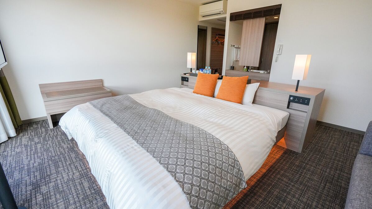 In-room safe, desk, soundproofing, free WiFi