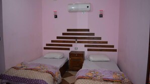 Kamar Double, kamar mandi pribadi (Air Condition)