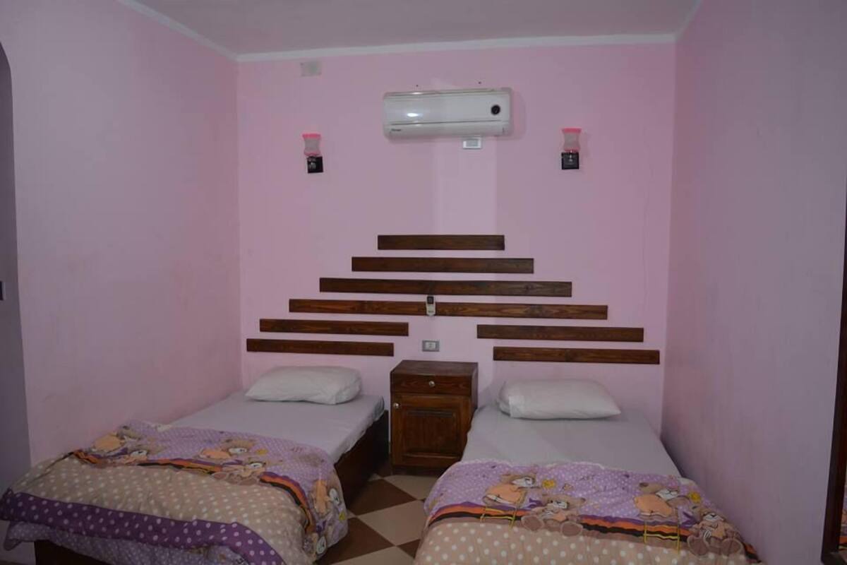 Habitación doble, baño privado (Air Condition) | Caja fuerte, wifi gratis, ropa de cama