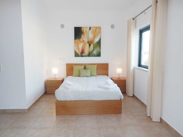 Departamento Confort, 2 habitaciones, para no fumadores, vista a la ciudad | 2 habitaciones, wifi gratis y ropa de cama