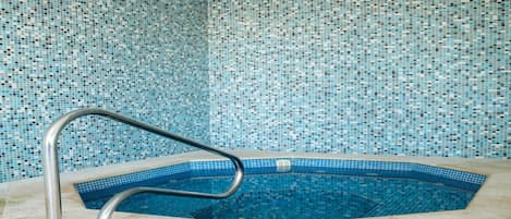 Piscine couverte, piscine extérieure