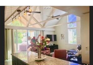 Interior - 2 Bed En-Suite Villa Fabulous Mountain Views Indian Wells Tennis, Golf, Relax! (Indian Wells)