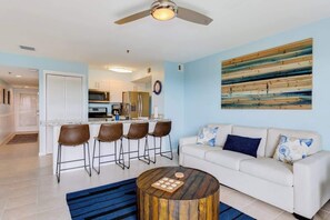 Smart-TV, Bücher, Arbeitsbereiche