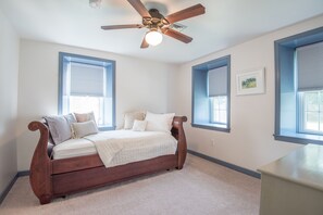 5 bedrooms, desk, iron/ironing board, travel cot