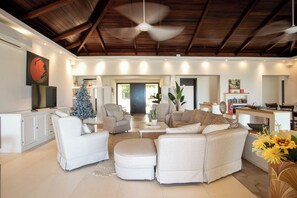 Lobby - Direct Beachfront 6 BDR/en-suite /maid included. Excellent service. Rare gem (A) (Guana Bay Beach)