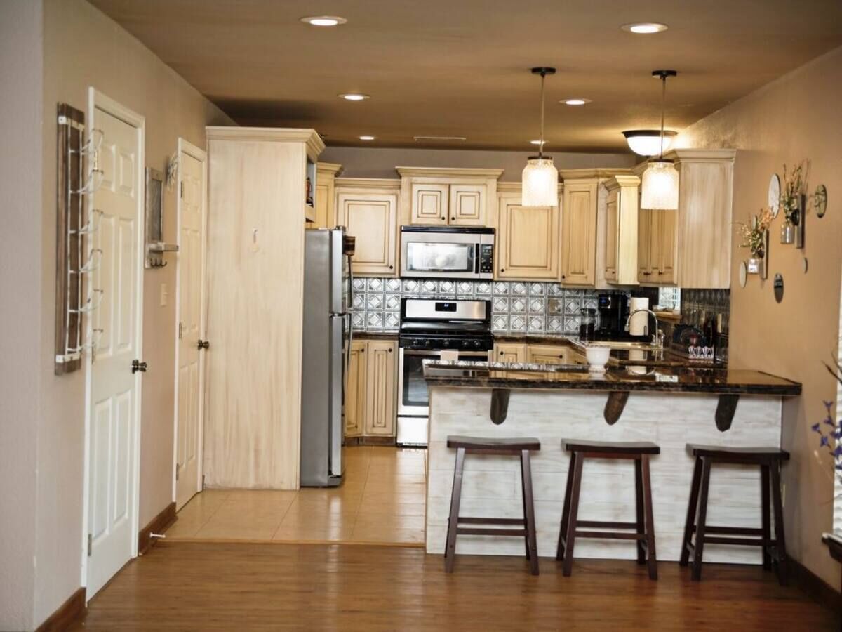 Køleskab, mikrobølgeovn, ovn, kogeplade