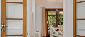 Frangipani House - 3 bedroom Classic, Large, Comfy Queenslander in East Toowoomba