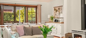 Frangipani House - 3 bedroom Classic, Large, Comfy Queenslander in East Toowoomba