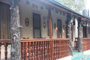 Exterior detail - SUPER DELUXE COTTAGES (Sauraha , Chitwan National Park)