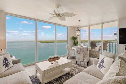 EXQUISITE, uusittu ja listattu! Upea 5. kerroksen lahdenäkymä, ei lomakeskusta, maksuton pysäköinti ja WiFi