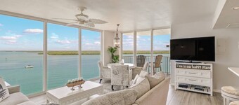 Gorgeous Bay Water View! Pool, Beach Gear, Free WiFi & Parking, Over $150 of Free Daily Activities!