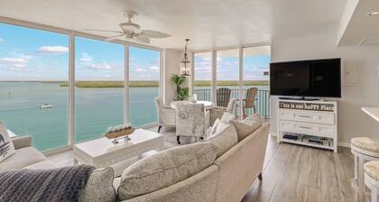 Gorgeous Bay Water View! Pool, Beach Gear, Free WiFi & Parking, Over $150 of Free Daily Activities!