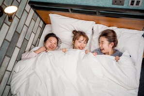 디자인 쿼드룸, 침대(여러 개), 금연, 시내 전망 (Greystone) | 객실 내 금고, 책상, 암막 커튼, 다리미/다리미판