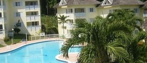Outdoor pool, open 7:00 AM to 7:00 PM, pool umbrellas