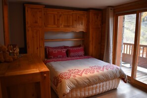 6 bedrooms, iron/ironing board, bed sheets