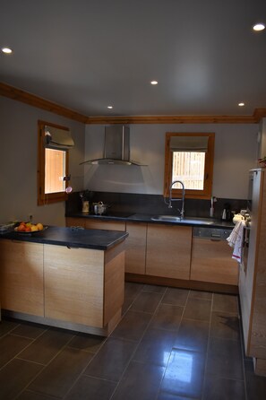 Réfrigérateur, micro-ondes, four, lave-vaisselle