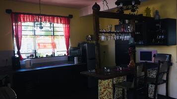 Micro-ondes, cafetière/bouilloire