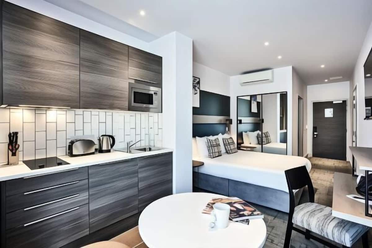 In-room safe, desk, laptop workspace, soundproofing