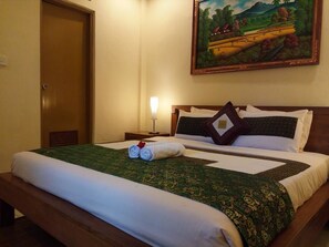 In-room safe, desk, iron/ironing board, free WiFi - The Unique Homestay (Ubud)