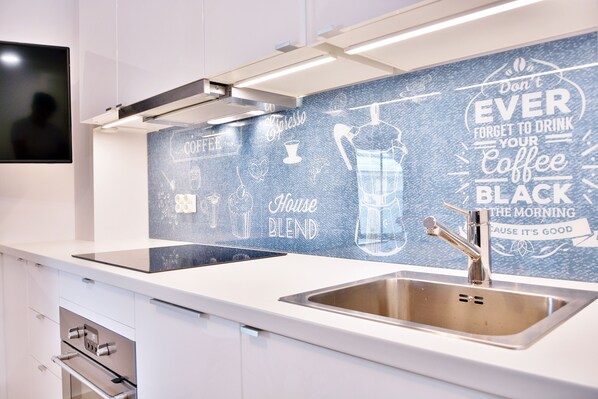 Fridge, microwave, oven, stovetop - Crownhill Apartment 10A (Stare Miasto)