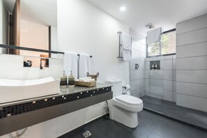 Bathroom - Foresta Hotel (Medellín)