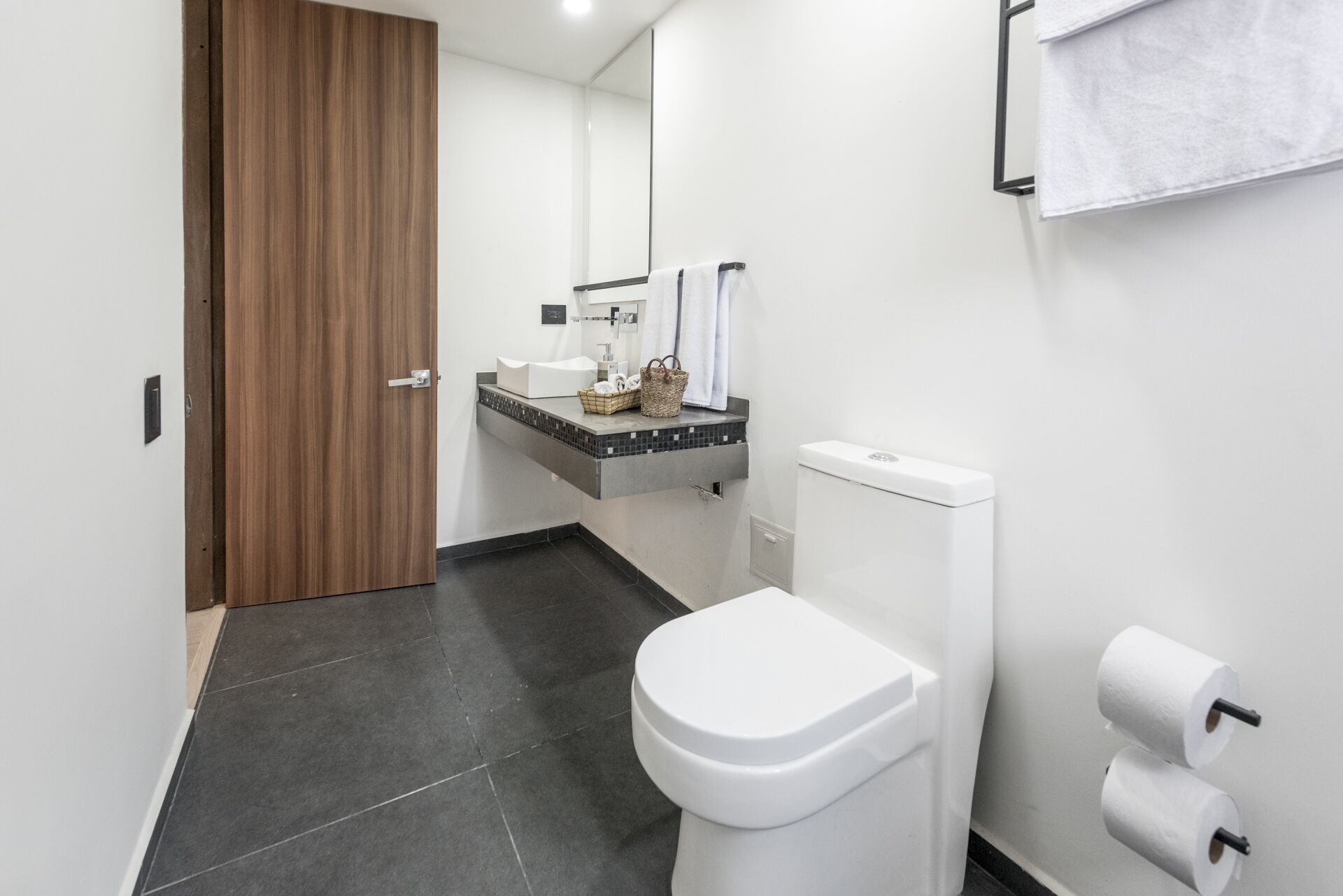 standard double room | bathroom | shower, rainfall showerhead, free toiletries, hair dryer