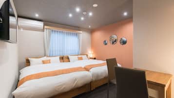1 dormitorio, caja fuerte, escritorio y cortinas opacas