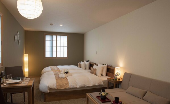 Desk, laptop workspace, free WiFi, bed sheets - Stay Sakura Kyoto Station South 1 (Kyoto)