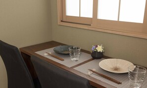 Chambre avec lits jumeaux, vue ville | Équipements de la chambre