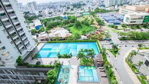 Outdoor pool - Henry Apartment Sunrise City (Ho Chi Minh City)