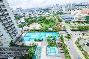 Outdoor pool - Henry Apartment Sunrise City (Ho Chi Minh City)