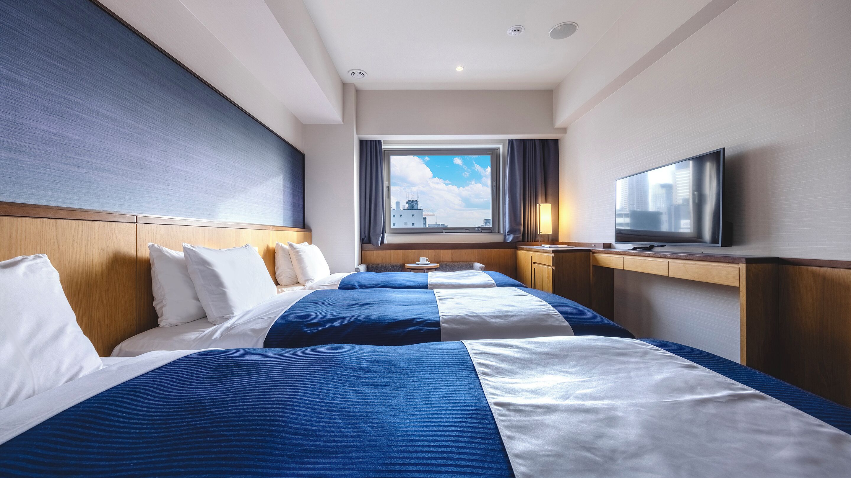 triple room, non smoking | in-room safe, blackout curtains, iron/ironing board, free wifi