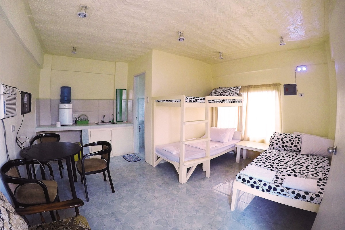 Basic Quadruple Room | Free WiFi, bed sheets