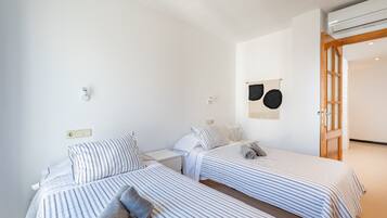 2 dormitorios, tabla de planchar con plancha, wifi gratis y ropa de cama