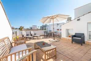 Outdoor dining - Holiday Home "Can Marineta" in the Port of Portixol in Palma With Solarium (Palma de Mallorca)