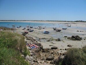 Plage à proximité, chaises longues