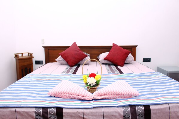 غرفة ديلوكس مزدوجة - سرير ملكي - ثلاجة | وسيلة راحة في الغرفة