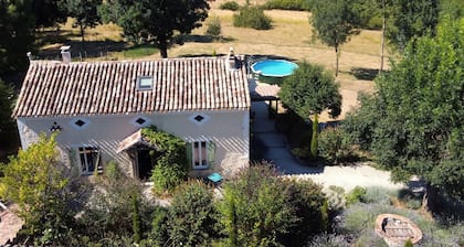 Maison de campagne française rénovée dans une belle campagne