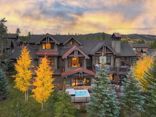 Monarch at Shock Hill: Elegant Home w/ Hot Tub, Firepit, Near Gondola