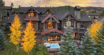 Monarch at Shock Hill: Elegant Home w/ Hot Tub, Firepit, Near Gondola