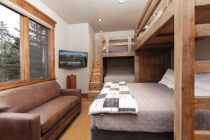 5 bedrooms, iron/ironing board, free WiFi, bed sheets