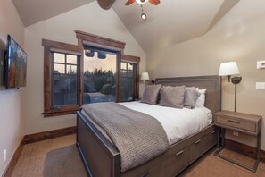 5 bedrooms, iron/ironing board, free WiFi, bed sheets - Monarch at Shock Hill: Elegant Home w/ Hot Tub, Firepit, Oxygen, Near Gondola (Breckenridge)