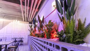 朝食 (テイクアウト)、平日に提供 (無料)