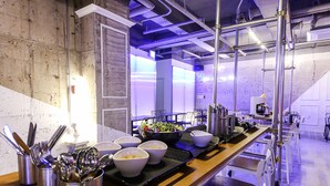 朝食 (テイクアウト)、平日に提供 (無料)