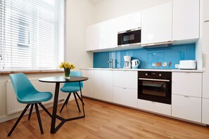 Refrigerador, microondas, horno y lavavajillas 