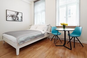 2 habitaciones, tabla de planchar con plancha, wifi y ropa de cama 