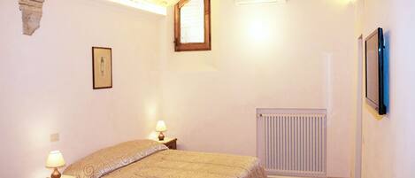 1 chambre, fer et planche Ă repasser, Wi-Fi gratuit, draps fournis