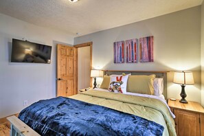 3 bedrooms, iron/ironing board, internet, bed sheets