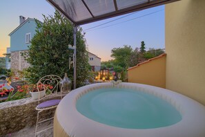 Bain à remous extérieur