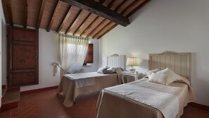 7 soverom, strykejern/-brett, wi-fi (inkludert) og sengetøy